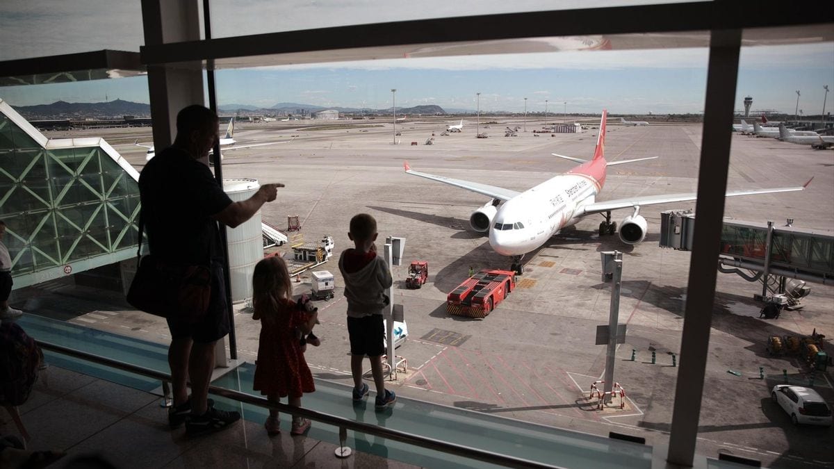 Fotografía que ilustra la noticia: Aena planea 13.000 millones en aeropuertos mientras un estudio alerta de que el turismo encarecerá el alquiler 217 euros al año