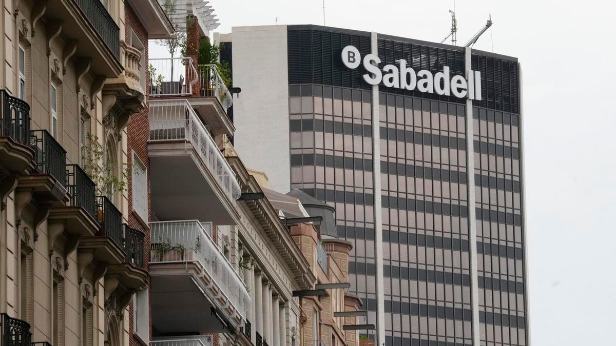 Fotografía que ilustra la noticia: BPCE entra en Sabadell con el 7% para blindarlo ante futuras OPAs y abrir una alianza estratégica