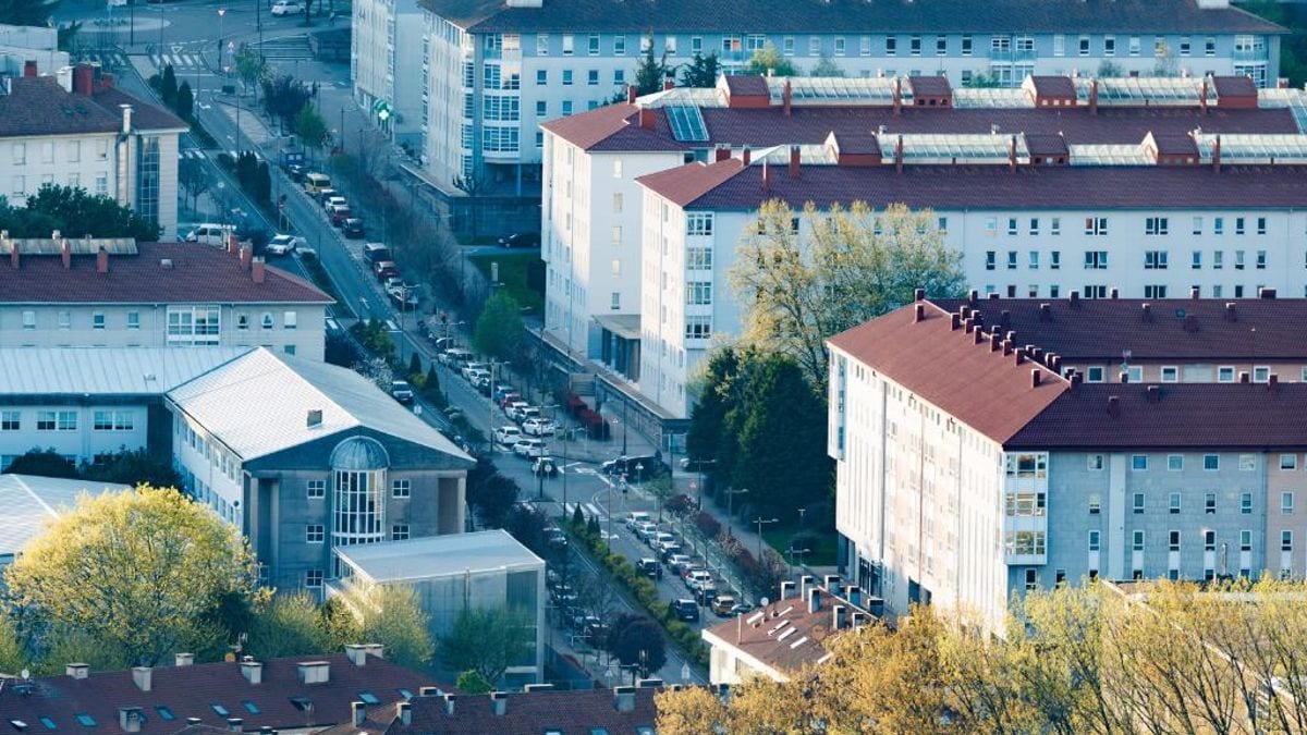 Fotografía que ilustra la noticia: Casi 600 pisos protegidos en Galicia pasaron a manos privadas por la vía rápida en la última década