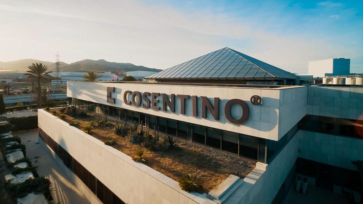 Fotografía que ilustra la noticia: Cosentino comunica a su plantilla "planes de actuación" ante los aranceles de Trump a sus encimeras de cuarzo