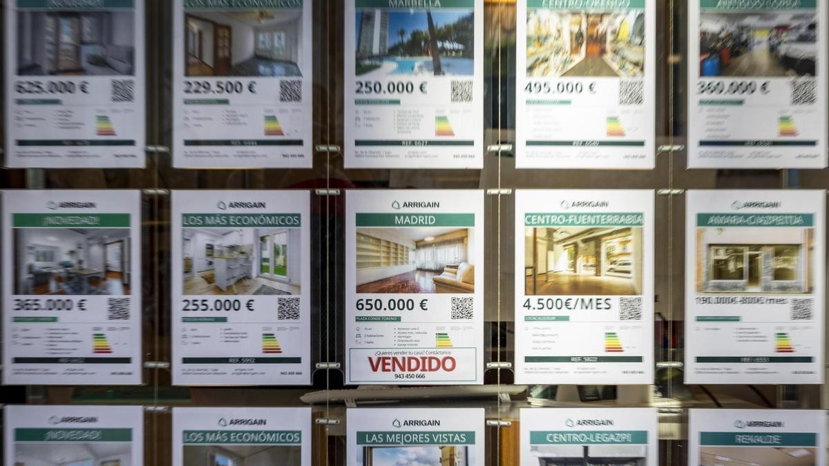Fotografía que ilustra la noticia: El euríbor cierra julio en el 2,855%, su nivel más alto en casi dos años, y encarece las hipotecas variables hasta 1.500 euros anuales