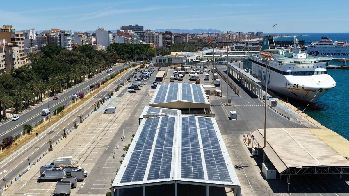 Fotografía que ilustra la noticia: El Gobierno aprueba vía urgente dos decretos para relanzar el autoconsumo y las comunidades energéticas