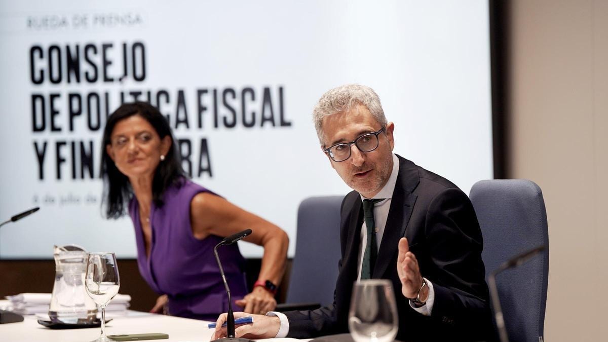 Fotografía que ilustra la noticia: El Gobierno aterriza la reforma de financiación autonómica con el apoyo de Canarias y el plantón de Madrid