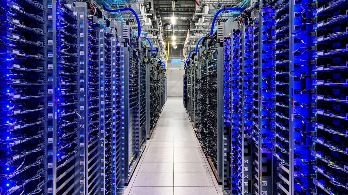 Fotografía que ilustra la noticia: El Gobierno español estudia el modelo irlandés para evitar apagones por el auge de los centros de datos