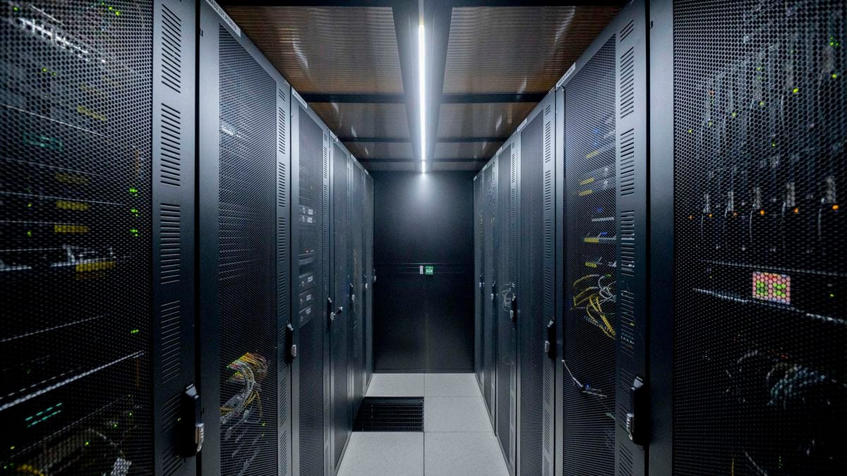 Fotografía que ilustra la noticia: El Gobierno exigirá a los centros de datos un 80% de consumo renovable horario y 'carné europeo' para operar