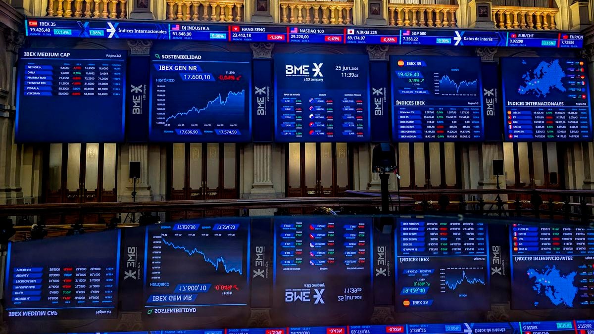 Fotografía que ilustra la noticia: El Ibex 35 conquista por primera vez los 20.000 puntos en plena escalada del crudo