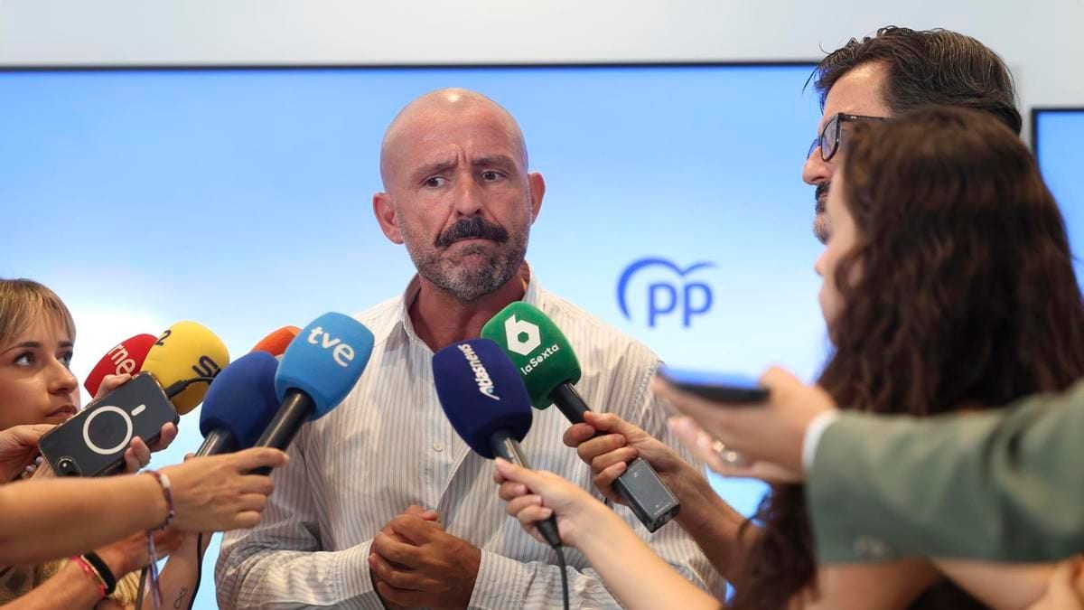 Fotografía que ilustra la noticia: El PP eleva la presión contra el Gobierno por Ceuta con bulos y cifras sin contraste, según una crónica de eldiario.es