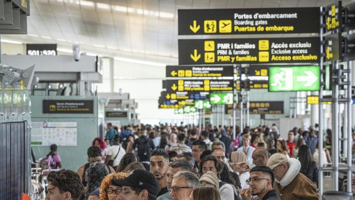 Fotografía que ilustra la noticia: El Prat encadena su mejor julio con 5,87 millones de pasajeros y la carga aérea crece al 8,1%