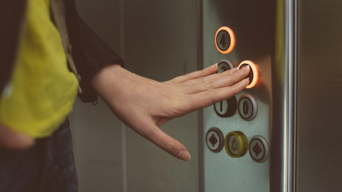 Fotografía que ilustra la noticia: El Supremo avala la instalación de un ascensor tras diez años de pleito y obliga a indemnizar al hostelero afectado