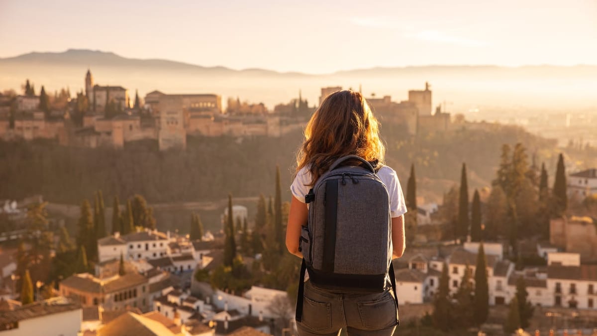 Fotografía que ilustra la noticia: El turismo se consolida como motor del emprendimiento en España con casi 100 millones de visitantes previstos