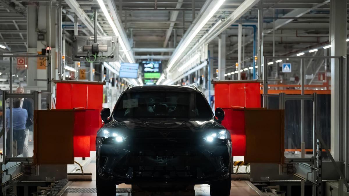 Fotografía que ilustra la noticia: Foment exige a Volkswagen blindar la industria de Seat y de Martorell ante el ajuste de 50.000 empleos
