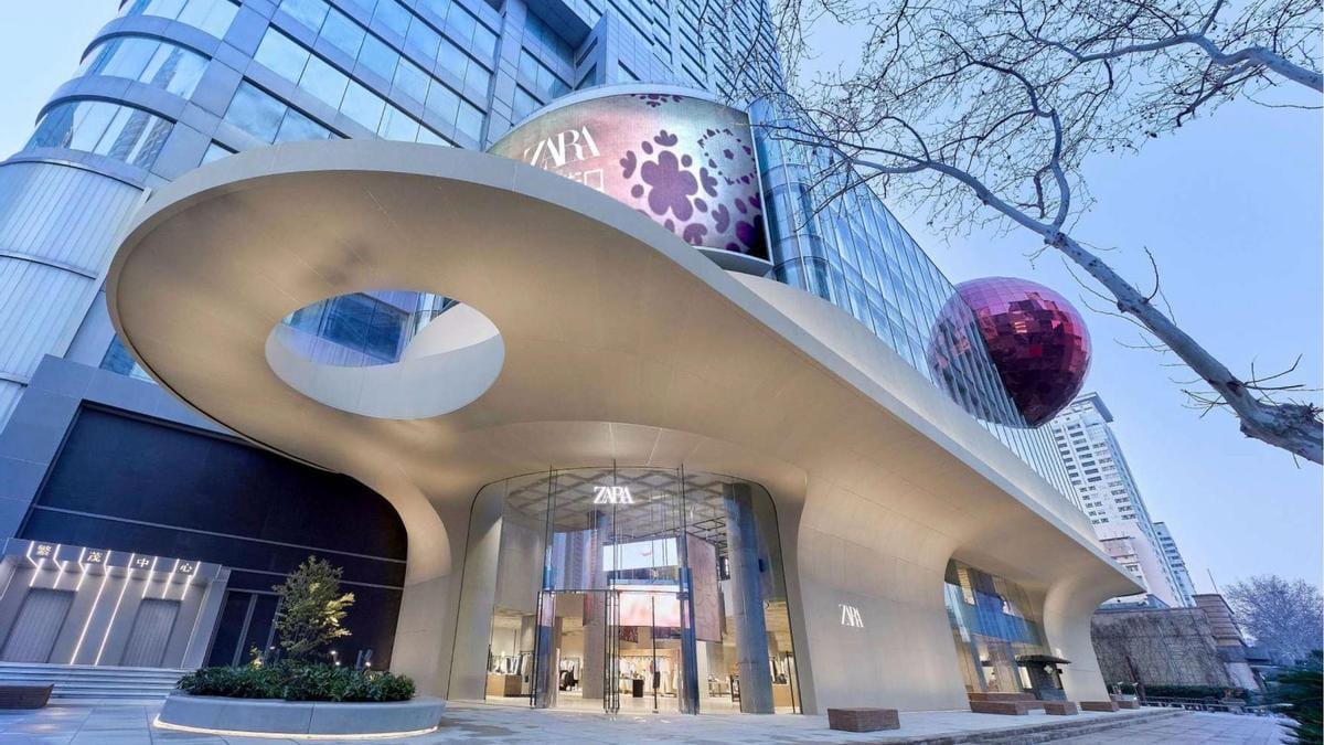 Fotografía que ilustra la noticia: Inditex y H&M reducen tiendas y ventas en China: el 'guochao' y la debilidad del consumo frenan a la moda occidental