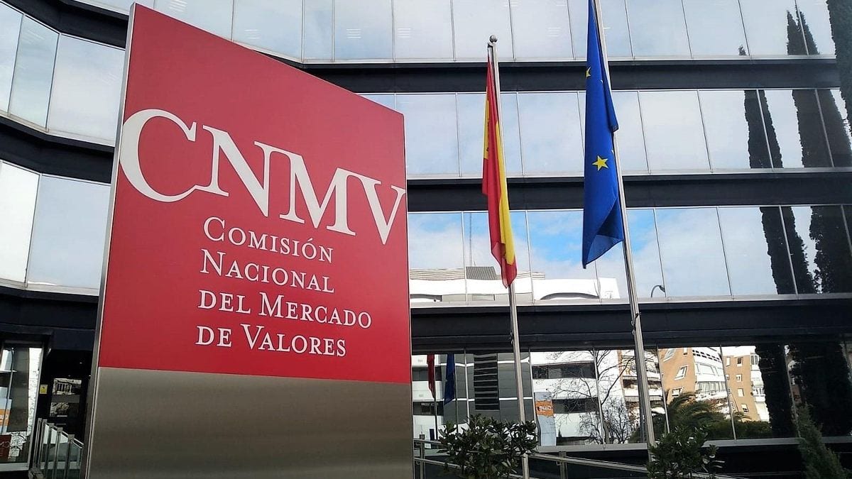 Fotografía que ilustra la noticia: La Audiencia Nacional confirma la multa de 15.000 euros a un periodista por comprar acciones de OHL con información privilegiada