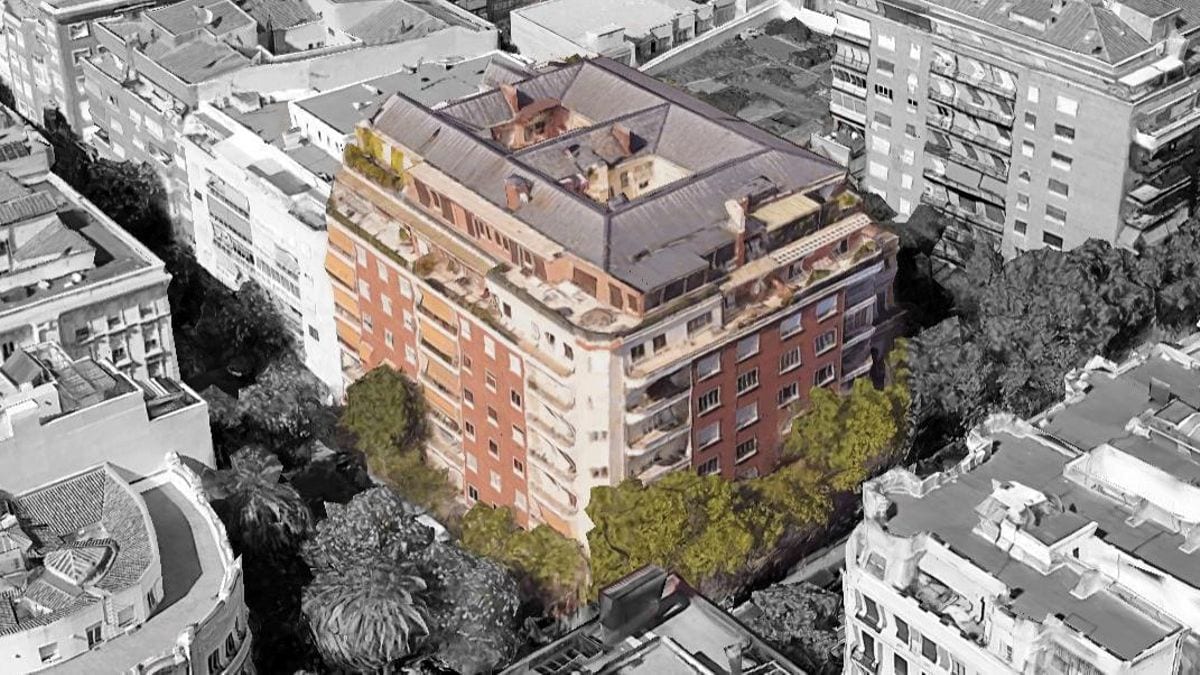 Fotografía que ilustra la noticia: La Comunidad de Madrid saca a la venta el ático de Chamberí que compró para oficinas y que tiene cinco dormitorios con terraza