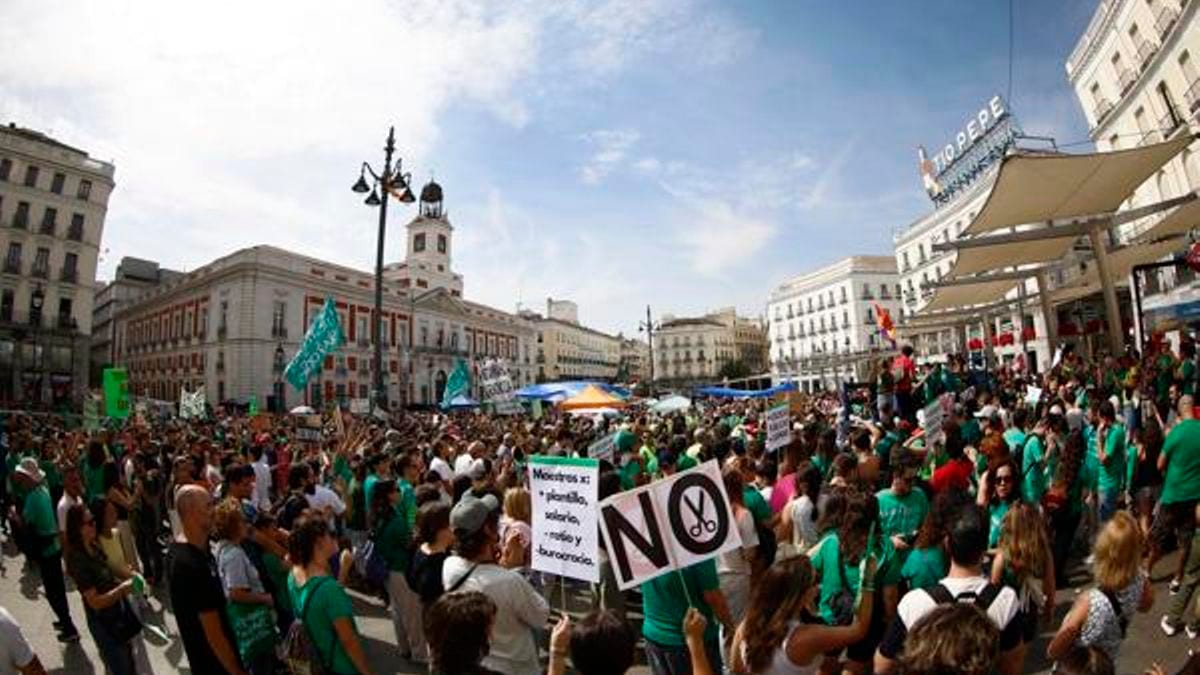 Fotografía que ilustra la noticia: La crisis de vivienda empuja a los jóvenes a dejar los estudios para ayudar en casa