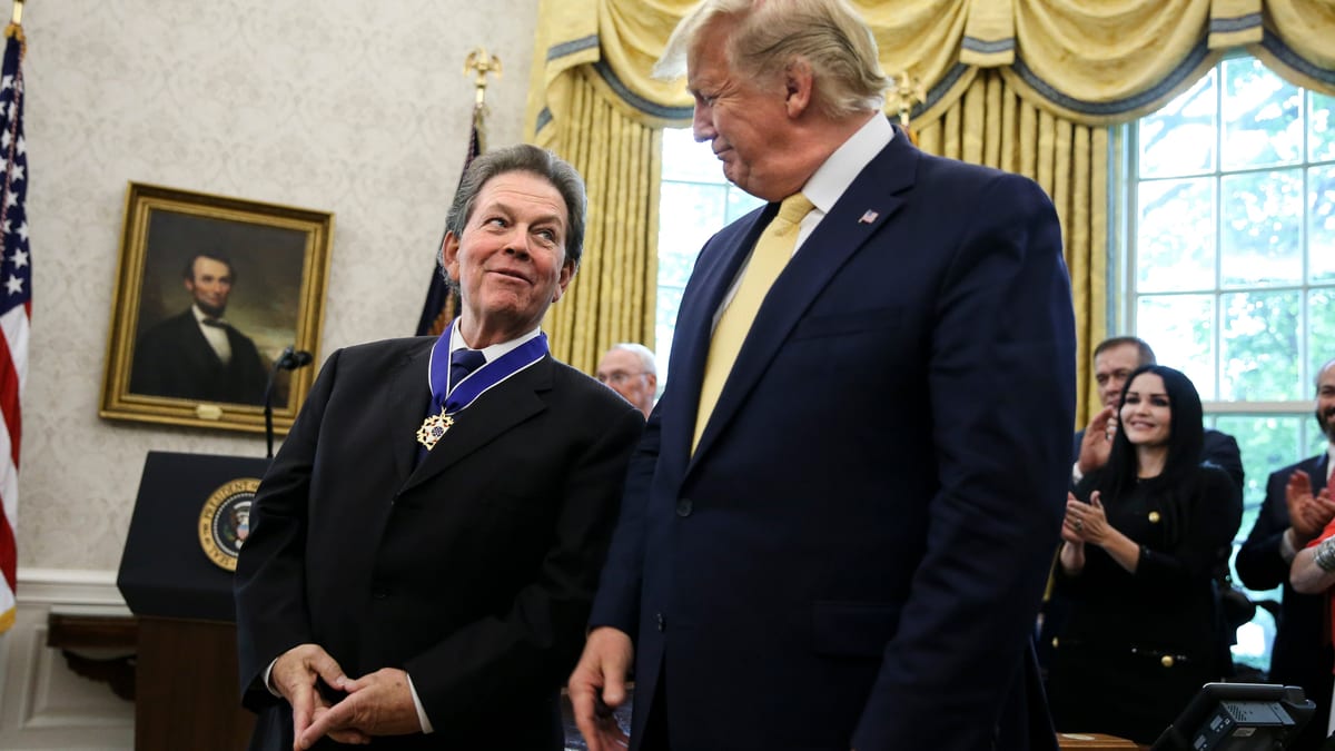 Fotografía que ilustra la noticia: La curva de Laffer vuelve a campaña: la promesa de recortar impuestos que nunca se paga sola