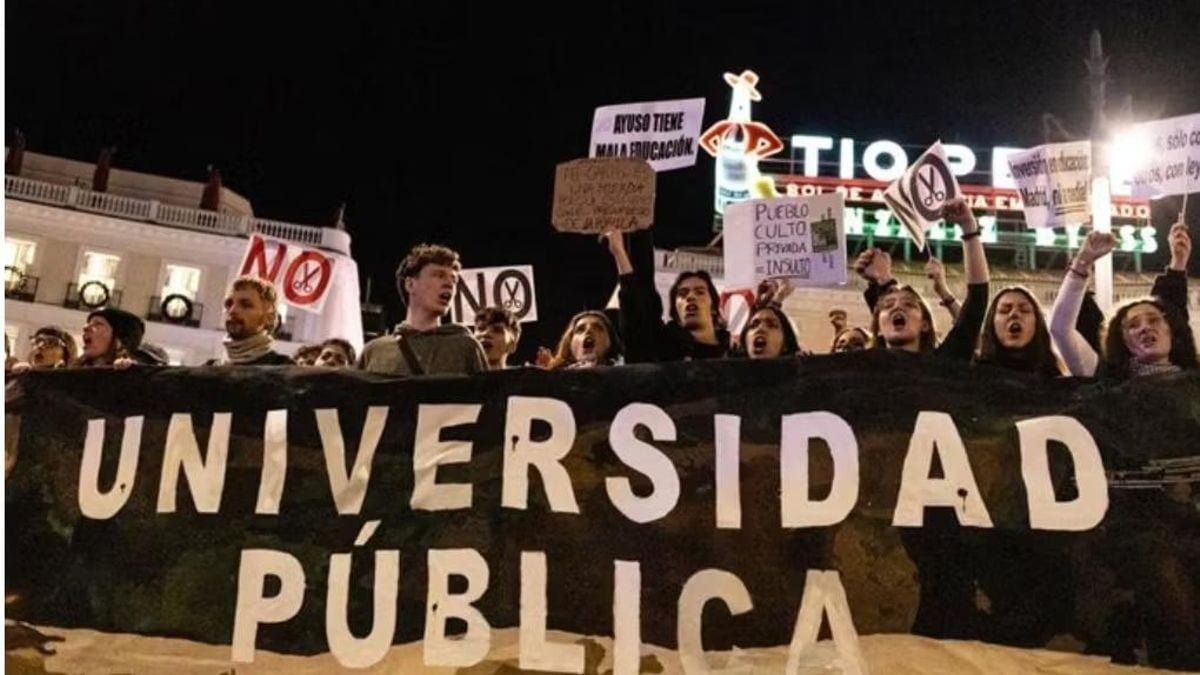 Fotografía que ilustra la noticia: La falta de financiación en la Rey Juan Carlos obliga a recortar la calefacción y abre la puerta a un rescate