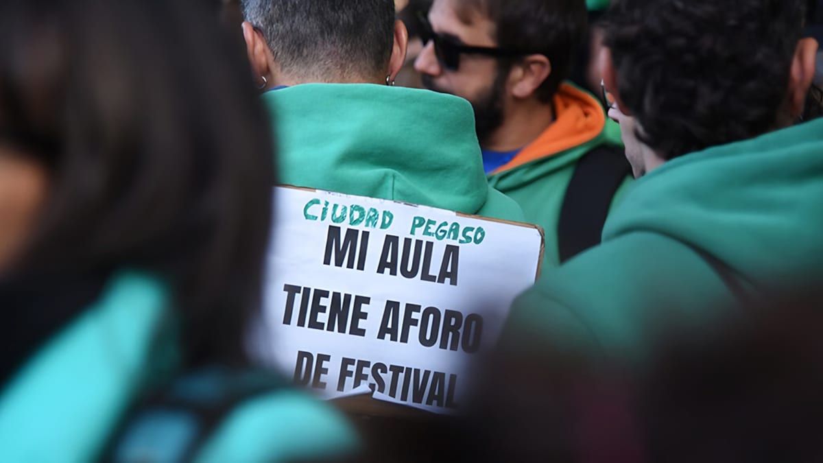 Fotografía que ilustra la noticia: La huelga indefinida educativa en Madrid llega tras 15 años de recortes sin revertir y una negociación que los docentes dan por rota