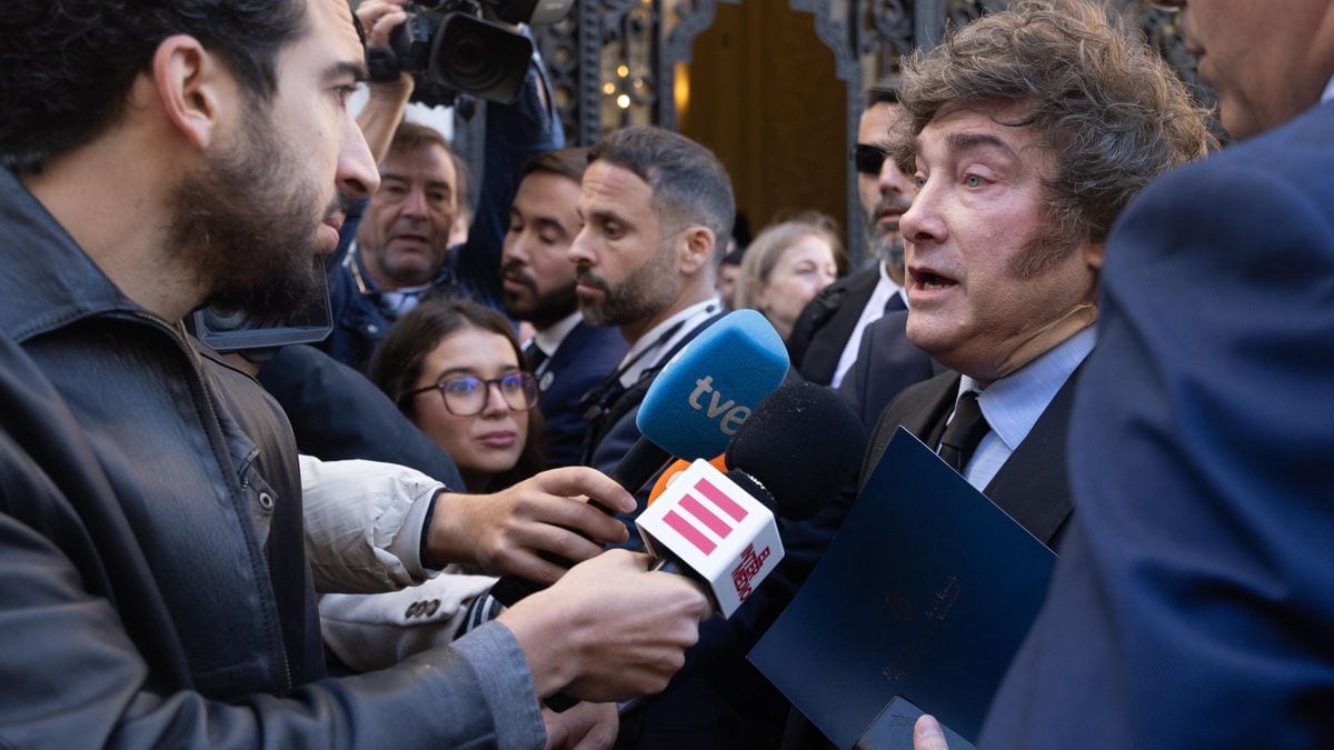 Fotografía que ilustra la noticia: Las derechas escuchan en Madrid la receta ultraliberal de Milei: de la motosierra a un Estado sin impuestos