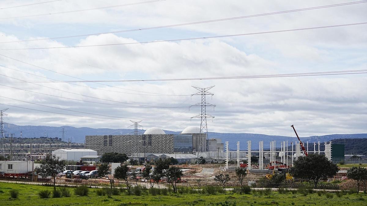 Fotografía que ilustra la noticia: Las eléctricas retoman la presión fiscal al Gobierno tras conseguir la prórroga de Almaraz