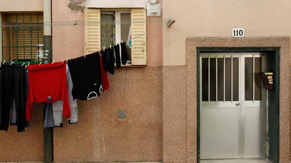 Fotografía que ilustra la noticia: Las rejas de una vivienda en planta baja: ¿las paga la comunidad o el propietario?