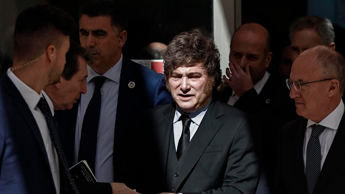 Fotografía que ilustra la noticia: Milei irrumpe en la precampaña y el PSOE aprovecha para vincular a PP y Vox con sus recetas