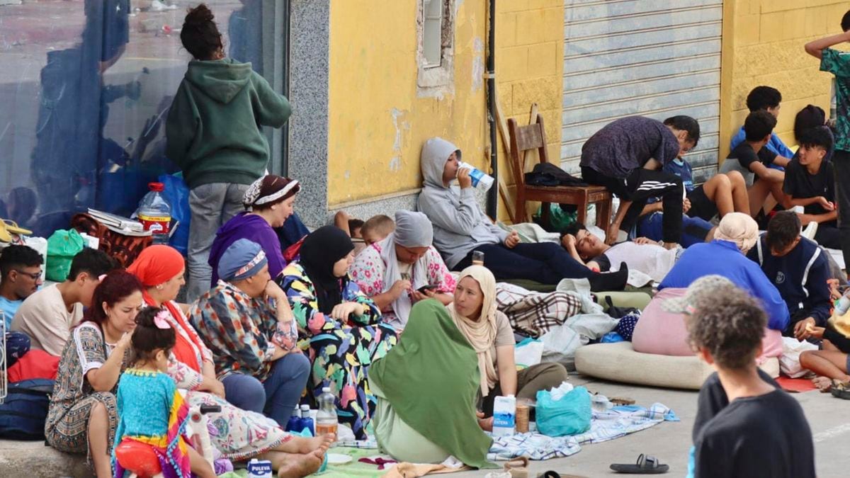 Fotografía que ilustra la noticia: No Name Kitchen denuncia el colapso humanitario en Ceuta: "La gente se desmaya porque no tiene ni agua"
