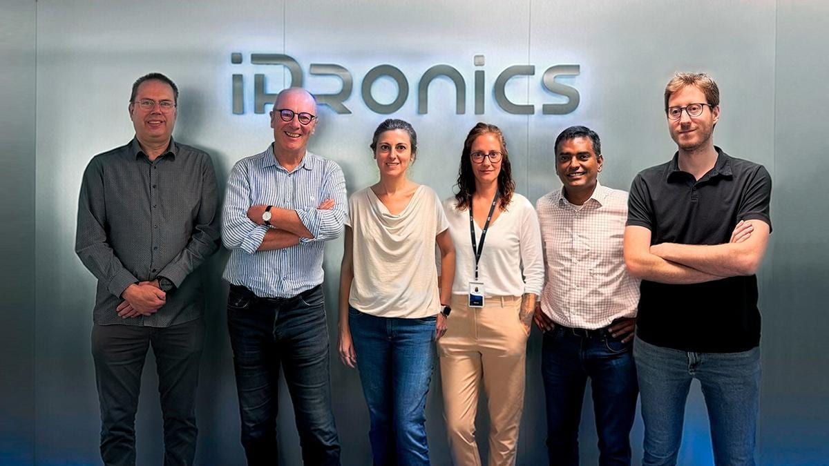 Fotografía que ilustra la noticia: Nvidia entra en el capital de iPronics, la startup valenciana de chips fotónicos que aspira a revolucionar la IA