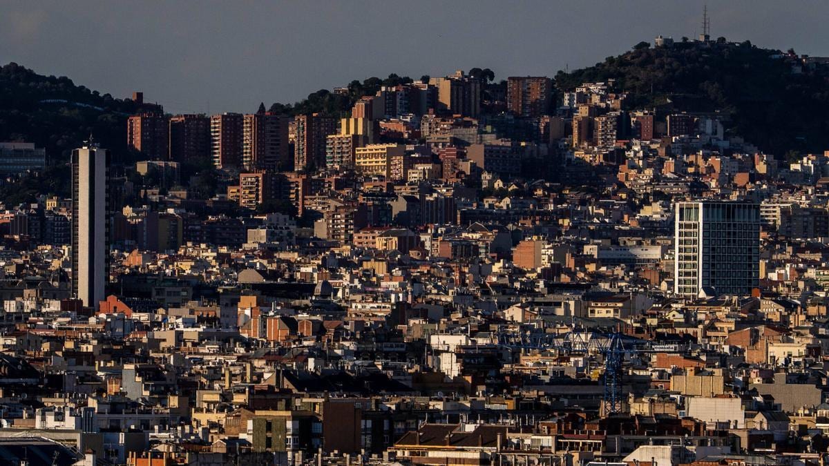 Fotografía que ilustra la noticia: Propietarios y patronales exigen retirar la ley contra la compra especulativa de vivienda en Cataluña tras el dictamen del Consell de Garanties Estatutàries