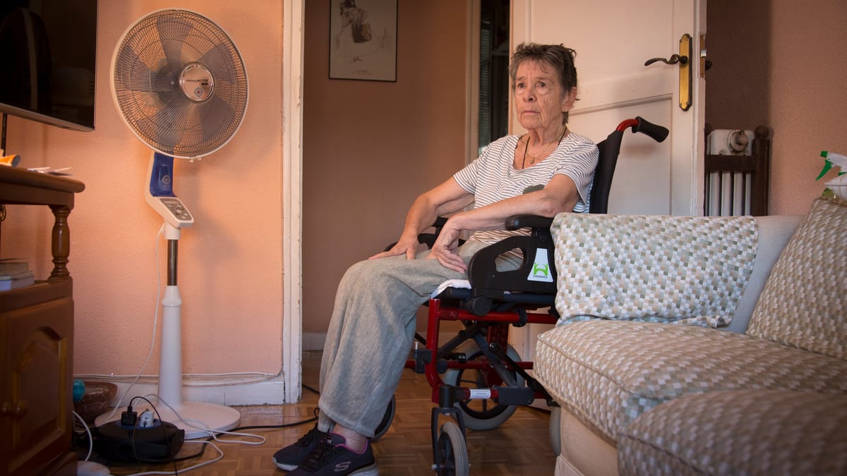 Fotografía que ilustra la noticia: Una donante anónima se ofrece a cubrir el alquiler de Maricarmen, 87 años, para frenar su desahucio en Madrid
