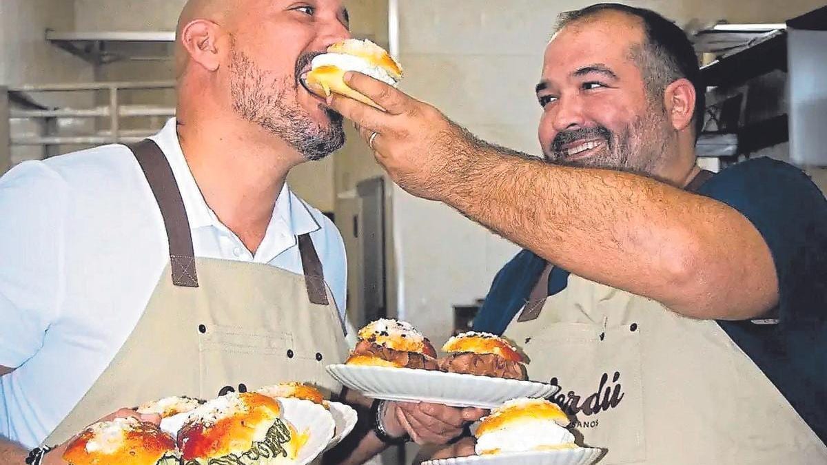 Fotografía que ilustra la noticia: Una heladería familiar de Dénia triplica su facturación hasta los dos millones con el comercio online y la venta anual