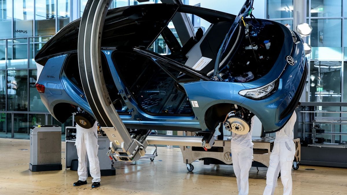 Fotografía que ilustra la noticia: Volkswagen aprueba un plan de ajuste que recorta 50.000 empleos y deja en el aire cuatro plantas alemanas