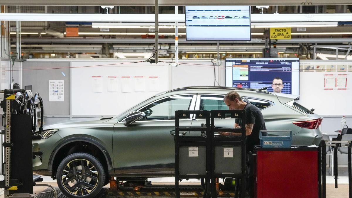 Fotografía que ilustra la noticia: Volkswagen concentra sus inversiones en Cupra y deja a Seat con una gama envejecida